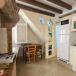 Casa Yellow Corner - Seasons Real Estate - Burano