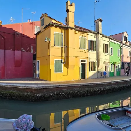 Casa Yellow Corner Burano