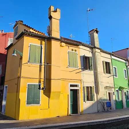 Casa Yellow Corner Burano * البندقية