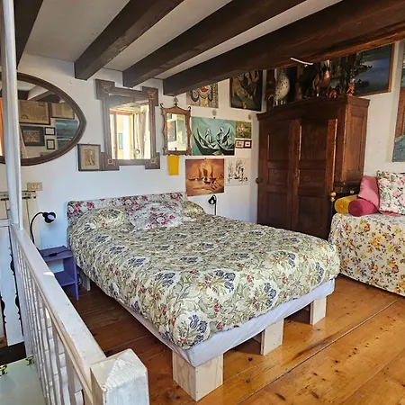 Casa Yellow Corner Burano بيت للعطل البندقية